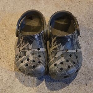 CROCS Kids Gray Camouflage Clogs